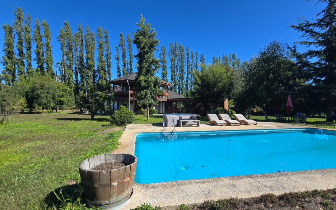 CASA EN PARCELA DE 5.000 M² – AMPLIOS ESPACIOS PARA DISFRUTAR EN FAMILIA