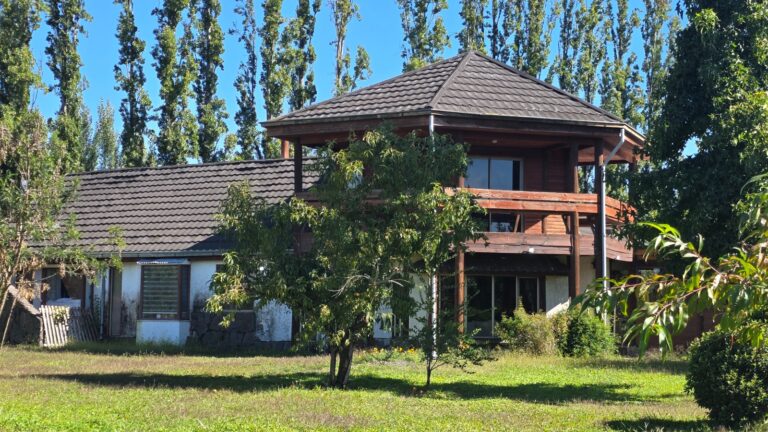 CASA EN PARCELA DE 5.000 M² – AMPLIOS ESPACIOS PARA DISFRUTAR EN FAMILIA